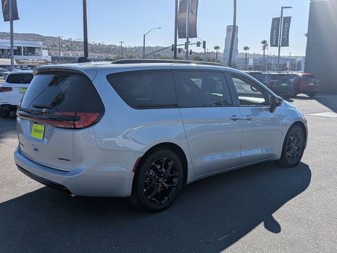New 2026 Chrysler Pacifica Limited w/ S Appearance Package image 6