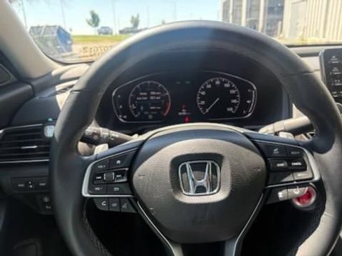 Used 2018 Honda Accord Touring image 11