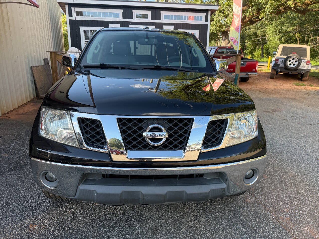 Used 2015 Nissan Frontier SL w/ Moonroof Package RWD image 2