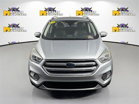 Used 2017 Ford Escape Titanium image 2