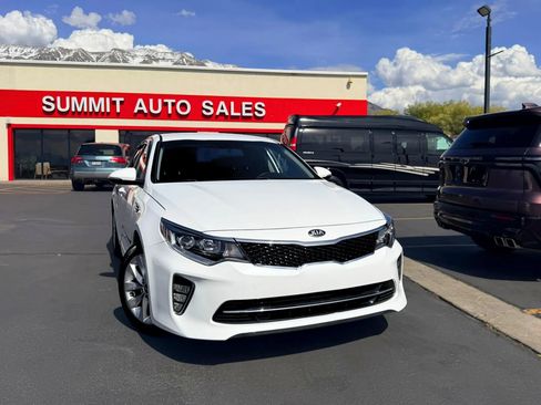 Used 2018 Kia Optima S FWD image 2