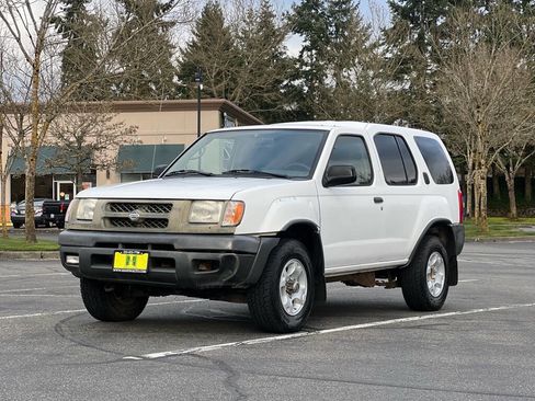 Used 2000 Nissan Xterra XE image 1