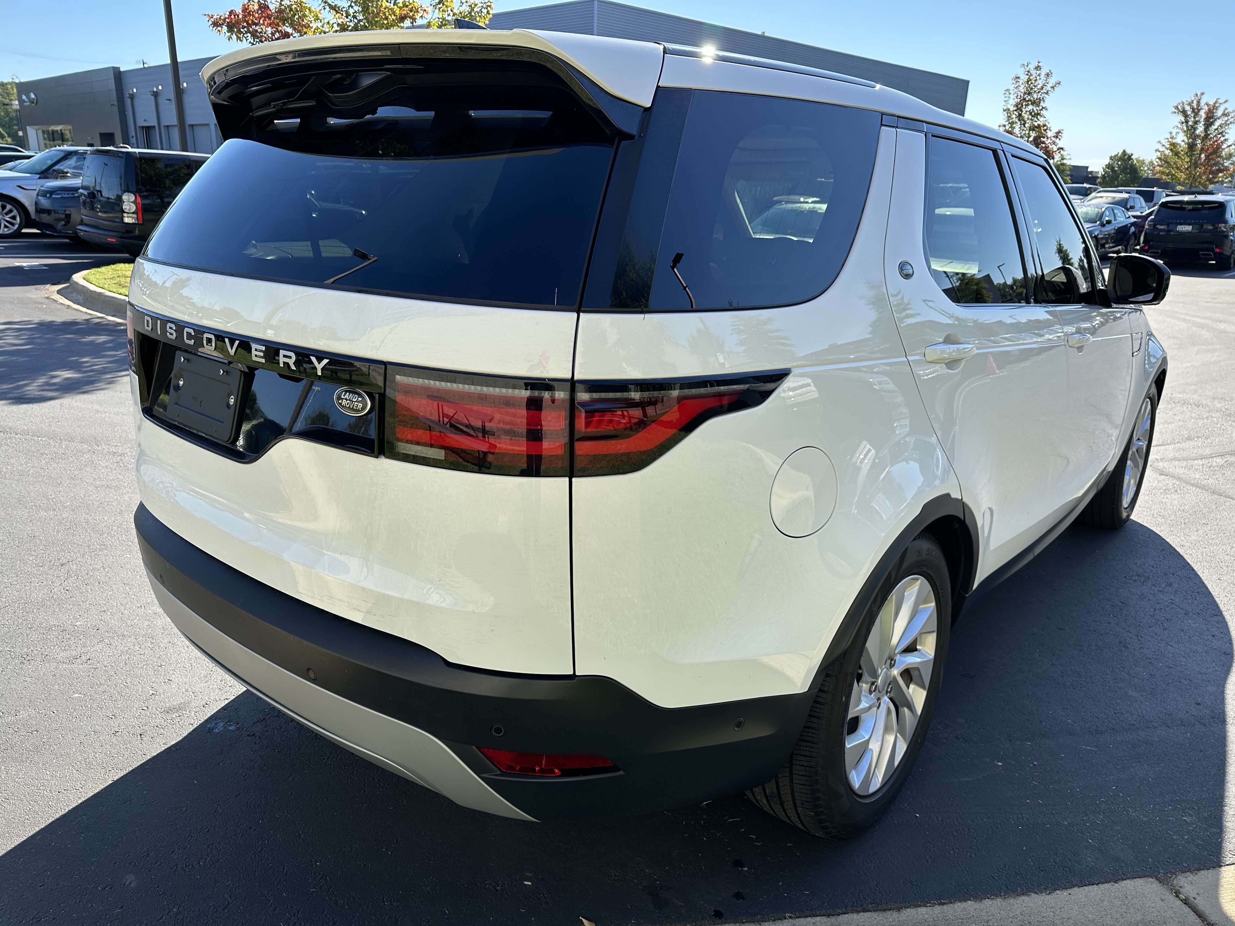 Certified 2023 Land Rover Discovery S AWD/4WD image 7