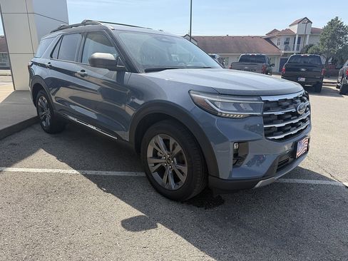 Used 2025 Ford Explorer Active w/ Active Comfort Package AWD/4WD image 8