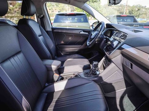 Used 2022 Volkswagen Tiguan SE FWD image 17