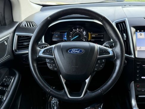 Used 2019 Ford Edge Titanium image 33