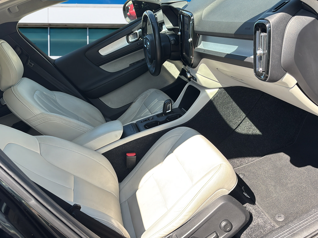 Used 2019 Volvo XC40 T5 Momentum AWD/4WD image 22