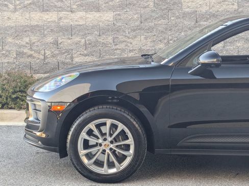 Certified 2025 Porsche Macan AWD/4WD image 11