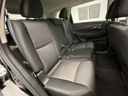 Used 2018 Nissan Rogue SV AWD/4WD image 17
