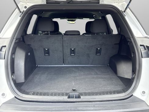 Used 2025 Chevrolet Equinox LT w/ Safety and Technology Package FWD image 26