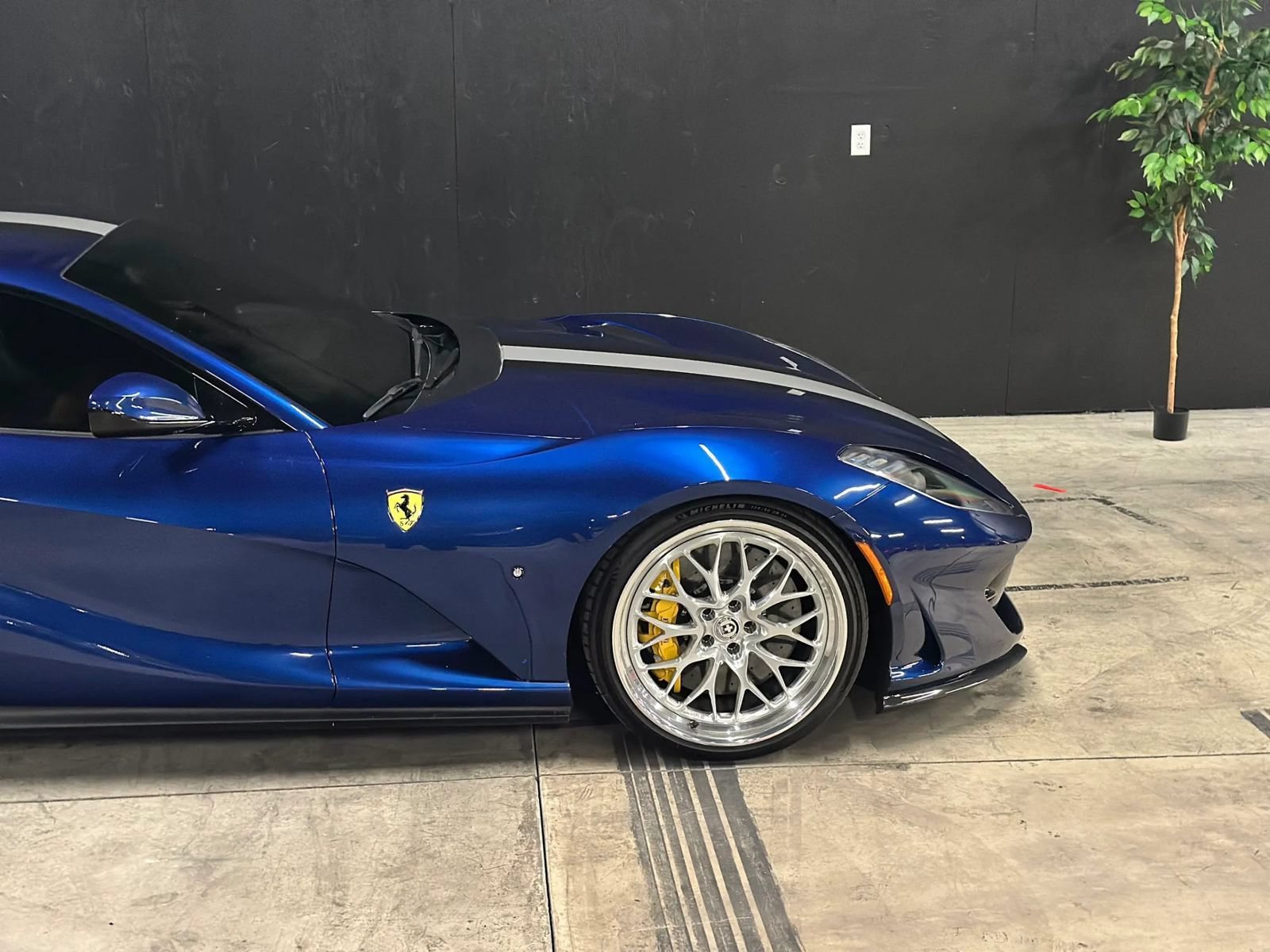 Used 2018 Ferrari 812 Superfast RWD image 36