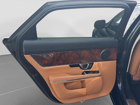Used 2018 Jaguar XJ L Portfolio RWD image 12
