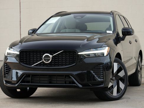 Used 2025 Volvo XC60 T8 Plus w/ Protection Package Premier AWD/4WD image 3
