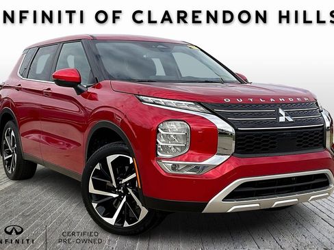 Used 2023 Mitsubishi Outlander SE image 1