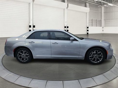 Used 2018 Chrysler 300 S image 6