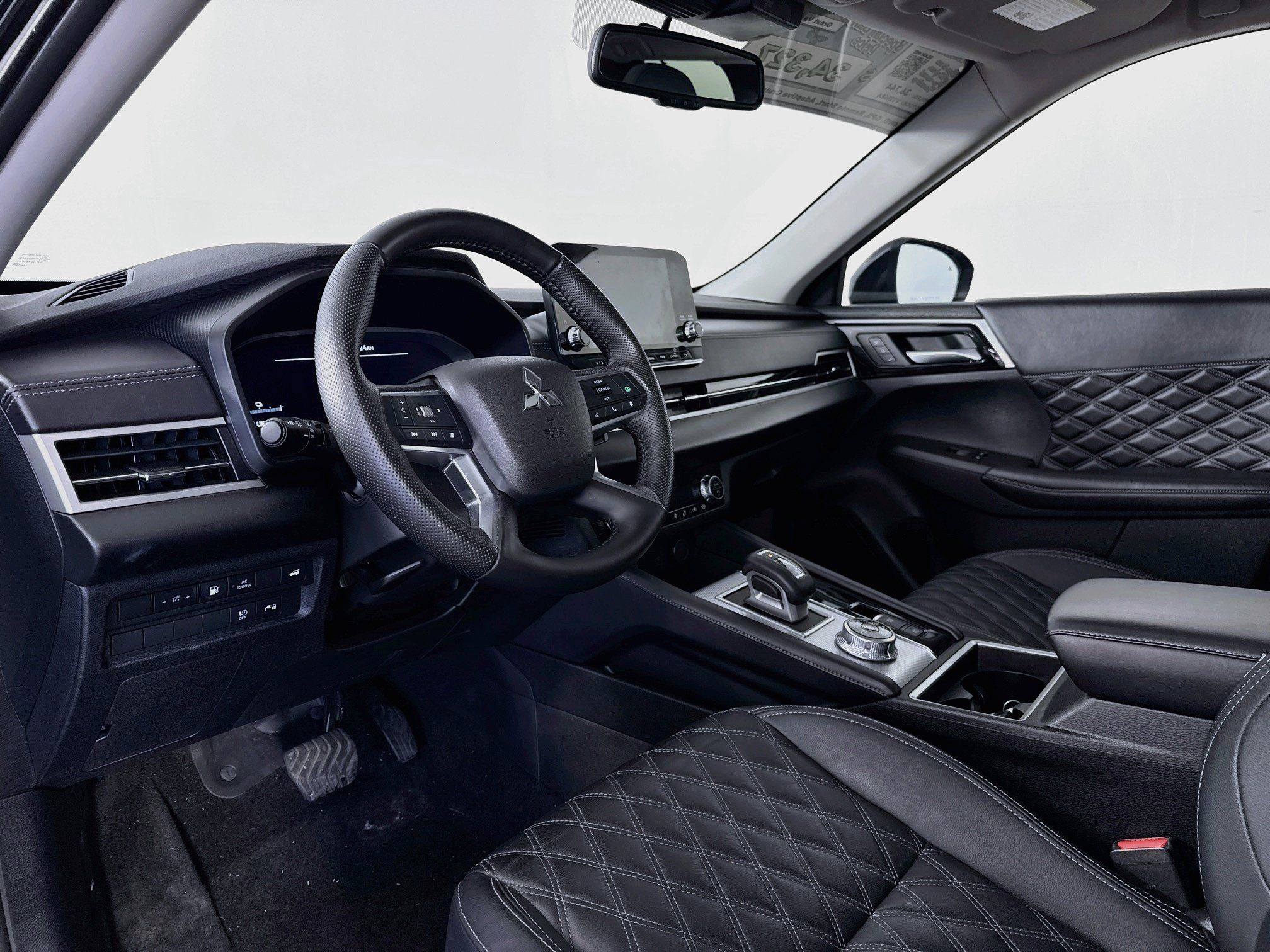 Used 2025 Mitsubishi Outlander 4WD Plug-In Hybrid image 9