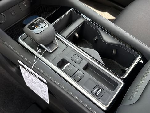 New 2026 Nissan Pathfinder SV w/ SV Premium Package FWD image 9