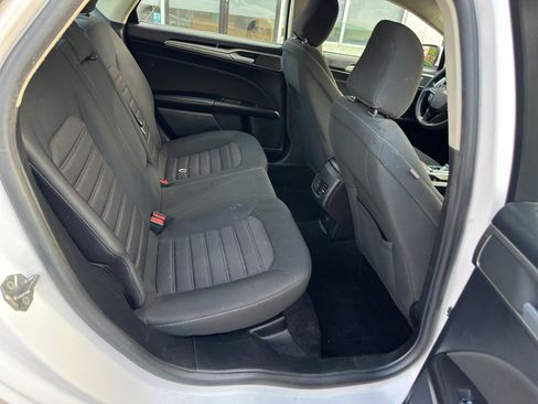 Used 2020 Ford Fusion SE FWD image 12