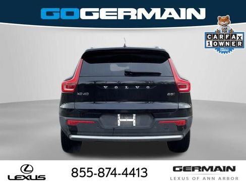 Used 2025 Volvo XC40 B5 Plus image 7