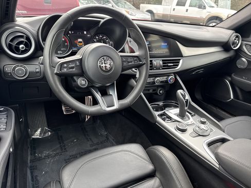 Used 2023 Alfa Romeo Giulia Veloce image 22