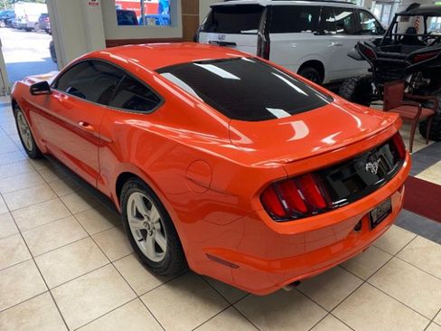 Used 2015 Ford Mustang Coupe RWD image 3