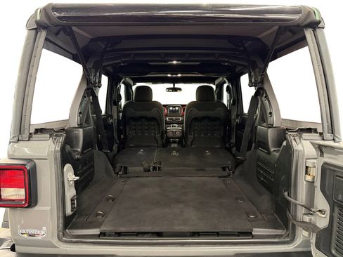 Used 2021 Jeep Wrangler Unlimited Rubicon image 25