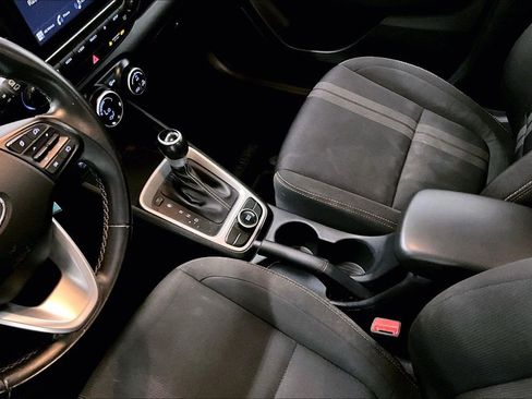 Used 2023 Hyundai Venue SEL FWD image 18