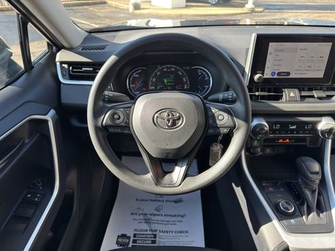Certified 2025 Toyota RAV4 LE image 38