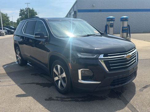 Used 2023 Chevrolet Traverse LT w/ LT Premium Package FWD image 7