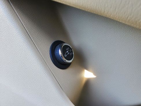 Used 2019 Cadillac XT5 Premium Luxury FWD image 32