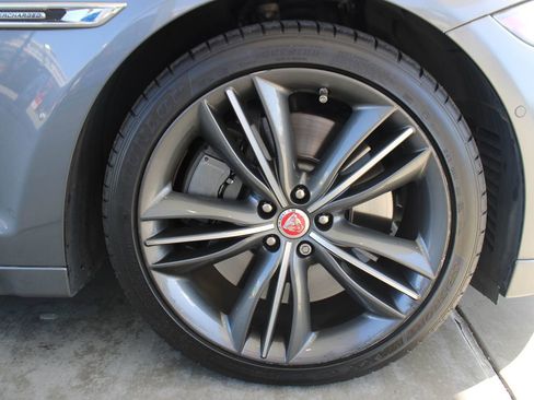 Used 2019 Jaguar XJ Supercharged image 10