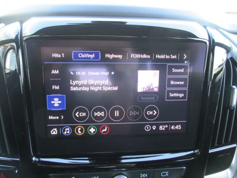 Used 2023 Chevrolet Traverse LT AWD/4WD image 17