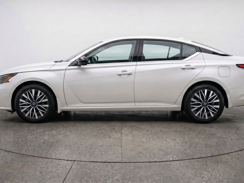 Used 2025 Nissan Altima 2.5 SV FWD image 5