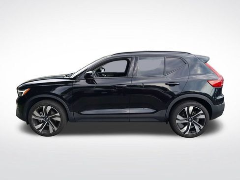 Used 2024 Volvo XC40 B5 Plus w/ Protection Package Premier AWD/4WD image 4