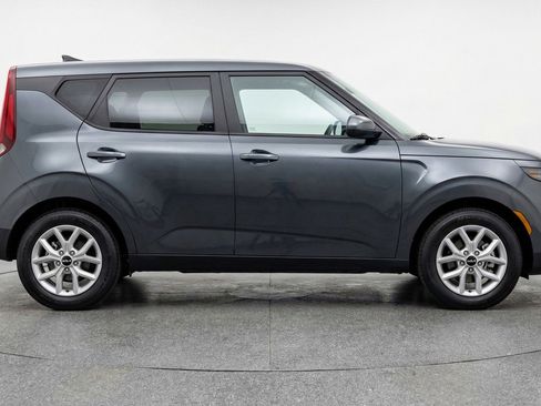 Used 2025 Kia Soul LX w/ LX Technology Package image 11