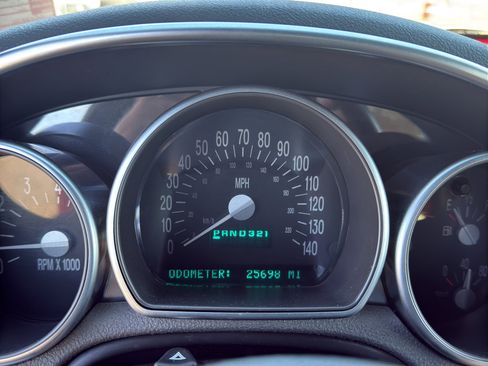 Used 2005 Chevrolet SSR w/ Preferred Equipment Group image 19