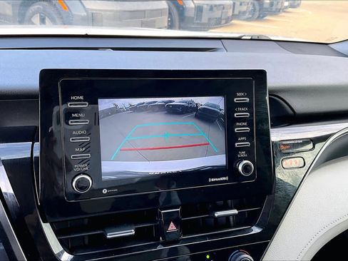Used 2021 Toyota Camry LE image 24