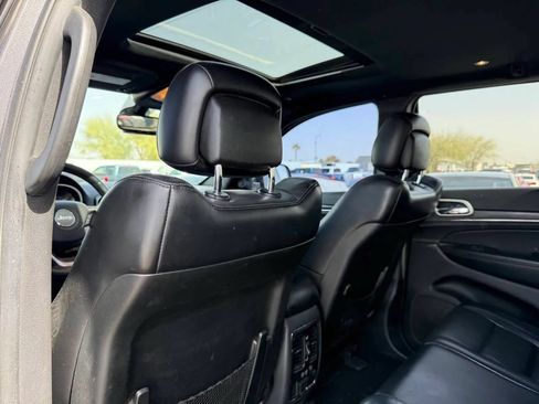 Used 2019 Jeep Grand Cherokee Limited RWD image 19