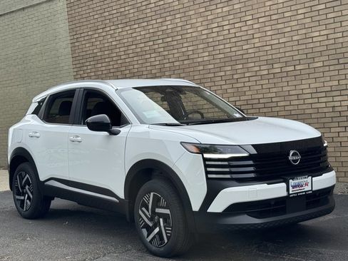 New 2026 Nissan Kicks SV FWD image 2