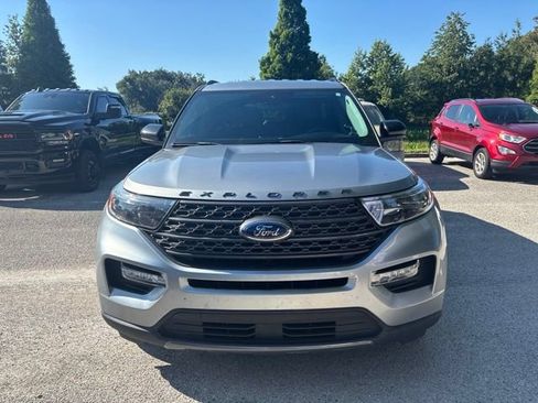 Used 2022 Ford Explorer XLT w/ Equipment Group 202A RWD image 2
