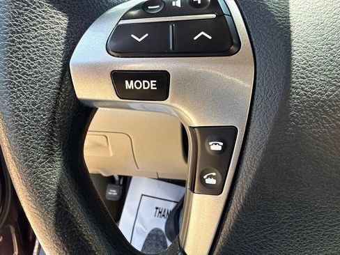 Used 2013 Toyota Highlander FWD w/ Cold Weather Pkg image 17