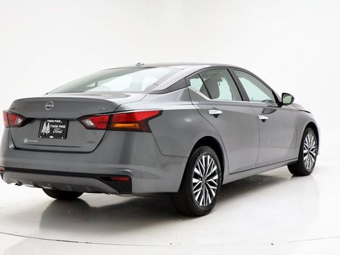 Used 2024 Nissan Altima 2.5 SV image 8