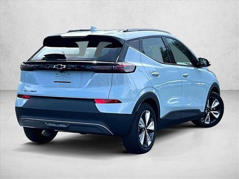 Used 2023 Chevrolet Bolt EUV LT w/ Convenience Package FWD image 2