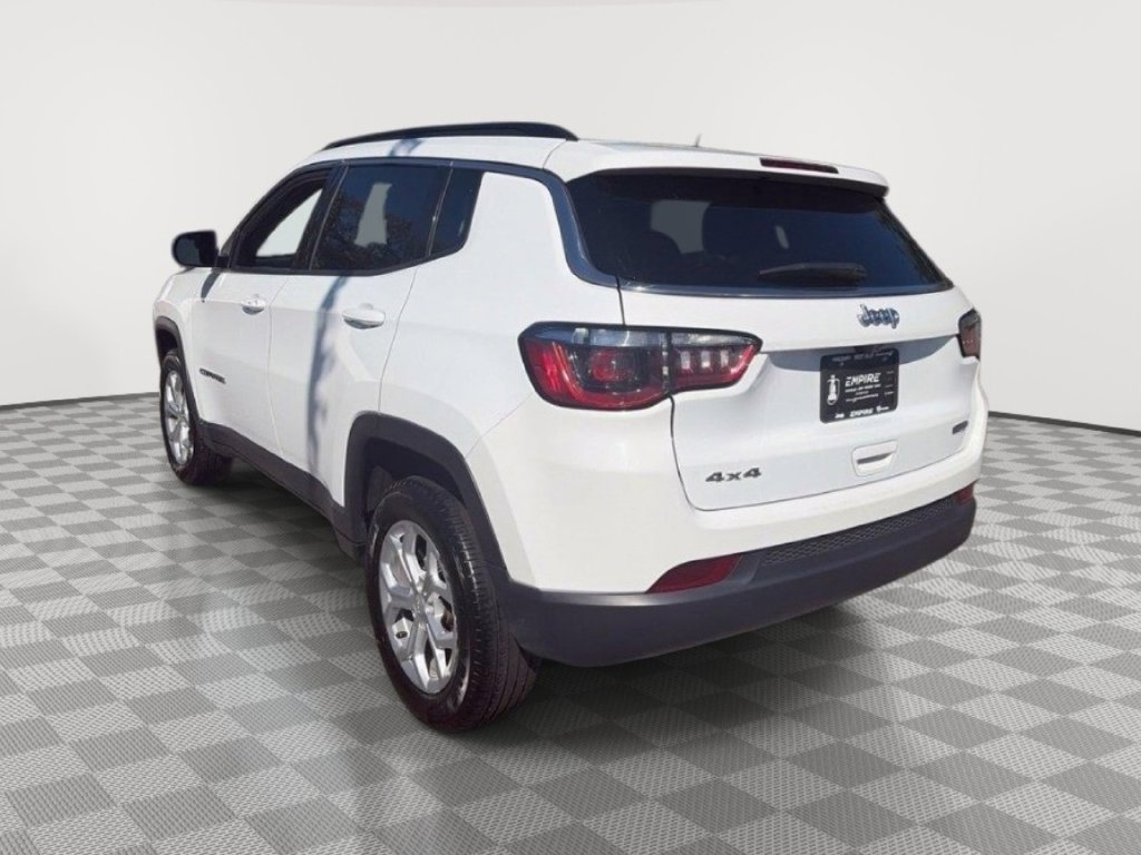Used 2024 Jeep Compass Latitude AWD/4WD image 10