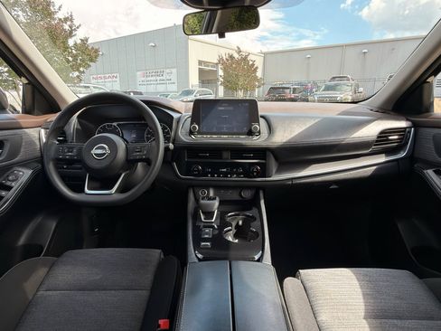 Used 2023 Nissan Rogue SV FWD image 12