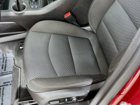 Used 2024 GMC Terrain SLE w/ Driver Convenience Package image 18