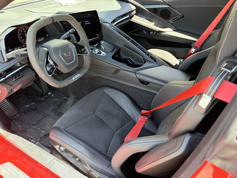 Used 2025 Chevrolet Corvette Z06 RWD image 16