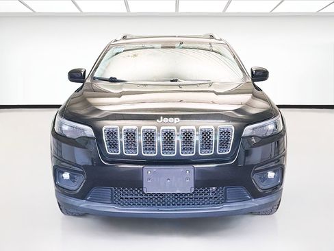 Used 2019 Jeep Cherokee Latitude Plus w/ Comfort/Convenience Group image 2