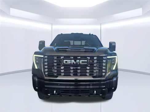 Used 2024 GMC Sierra 3500 Denali Ultimate AWD/4WD image 2