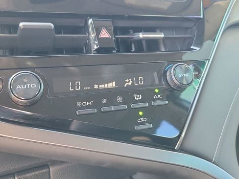 Used 2024 Toyota Camry SE image 23